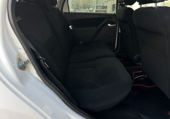 Подержанный автомобиль LADA (ВАЗ) Kalina Hatchback 2013 года (12 фото)