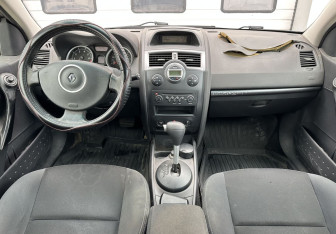 Подержанный автомобиль Renault Megane Sedan 2008 года (10 фото)