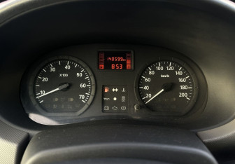 Подержанный автомобиль Renault Logan Sedan 2014 года (9 фото)