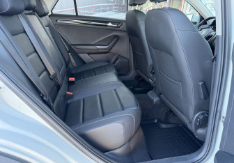 Подержанный автомобиль Volkswagen T-Roc 2019 года (12 фото)