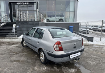 Подержанный автомобиль Renault Symbol 2005 года (7 фото)