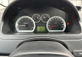 Подержанный автомобиль Chevrolet Aveo Hatchback 2009 года (9 фото)