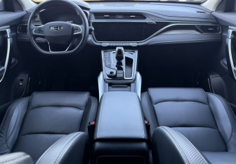 Подержанный автомобиль Geely Atlas Pro 2023 года (10 фото)