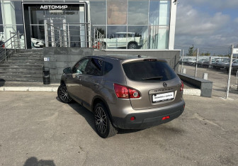 Подержанный автомобиль Nissan Qashqai 2007 года (7 фото)
