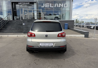 Подержанный автомобиль Volkswagen Tiguan 2011 года (6 фото)