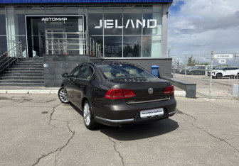 Подержанный автомобиль Volkswagen Passat Sedan 2012 года (7 фото)