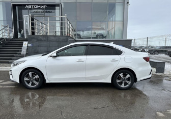 Подержанный автомобиль Kia Cerato Sedan 2019 года (8 фото)