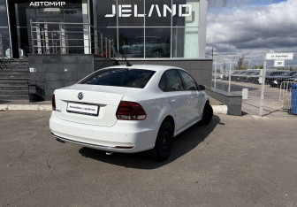 Подержанный автомобиль Volkswagen Polo Sedan 2018 года (5 фото)