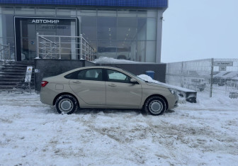 Подержанный автомобиль LADA (ВАЗ) Vesta Sedan 2019 года (4 фото)