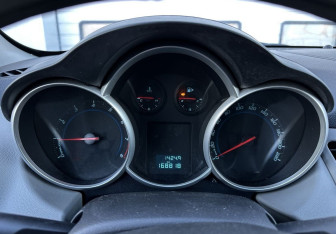 Подержанный автомобиль Chevrolet Cruze Sedan 2011 года (9 фото)