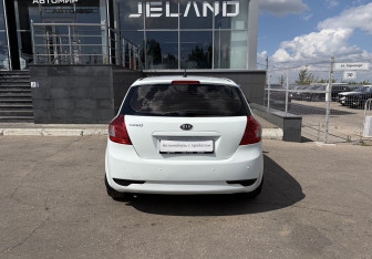 Подержанный автомобиль Kia Ceed Hatchback 2011 года (6 фото)