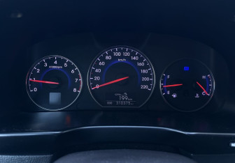 Подержанный автомобиль Hyundai Santa Fe 2010 года (9 фото)
