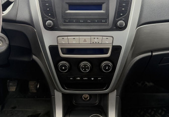 Подержанный автомобиль Geely Emgrand X7 2014 года (11 фото)