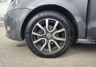 Подержанный автомобиль Volkswagen Polo Hatchback 2011 года (15 фото)