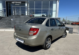 Подержанный автомобиль LADA (ВАЗ) Granta Sedan 2013 года (5 фото)