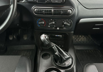 Подержанный автомобиль Chevrolet Niva 2012 года (11 фото)