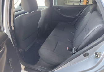 Подержанный автомобиль Toyota Corolla Hatchback 2006 года (12 фото)