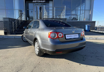Подержанный автомобиль Volkswagen Jetta Sedan 2009 года (7 фото)
