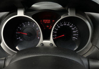 Подержанный автомобиль Nissan Juke 2012 года (9 фото)