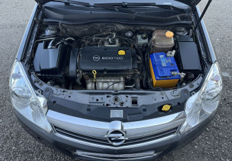 Подержанный автомобиль Opel Astra Sedan 2011 года (14 фото)
