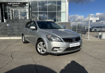 Подержанный автомобиль Kia Ceed Hatchback 2012 года (3 фото)