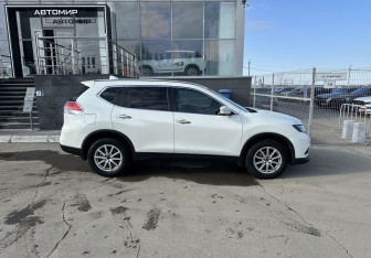 Подержанный автомобиль Nissan X-Trail 2017 года (4 фото)