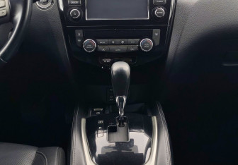 Подержанный автомобиль Nissan Qashqai 2015 года (11 фото)
