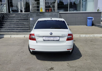 Подержанный автомобиль Skoda Octavia Liftback 2020 года (6 фото)