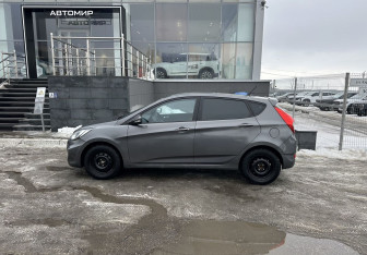 Подержанный автомобиль Hyundai Solaris Hatchback 2012 года (8 фото)