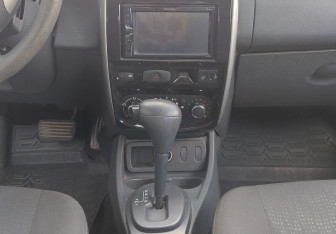 Подержанный автомобиль Nissan Terrano 2014 года (11 фото)