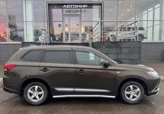 Подержанный автомобиль Mitsubishi Outlander 2018 года (4 фото)