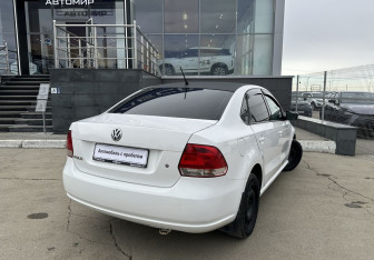 Подержанный автомобиль Volkswagen Polo Sedan 2013 года (5 фото)