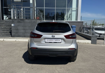 Подержанный автомобиль Nissan Qashqai 2021 года (6 фото)