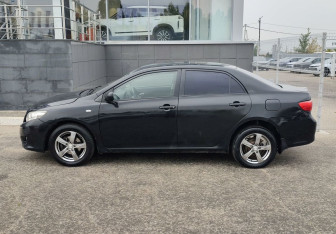 Подержанный автомобиль Toyota Corolla Sedan 2006 года (8 фото)