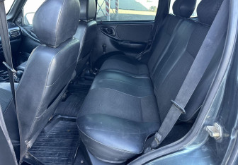 Подержанный автомобиль Chevrolet Niva 2008 года (12 фото)