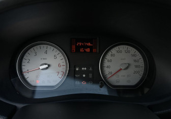 Подержанный автомобиль Renault Sandero 2011 года (9 фото)