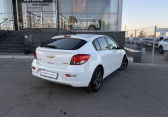Подержанный автомобиль Chevrolet Cruze Hatchback 2014 года (5 фото)