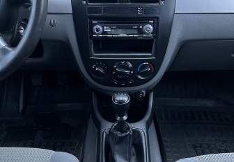 Подержанный автомобиль Chevrolet Lacetti Sedan 2012 года (11 фото)