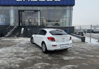 Подержанный автомобиль Chevrolet Cruze Hatchback 2012 года (7 фото)