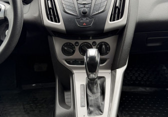 Подержанный автомобиль Ford Focus Hatchback 2012 года (11 фото)