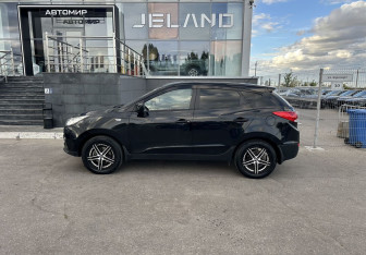 Подержанный автомобиль Hyundai ix35 2012 года (8 фото)