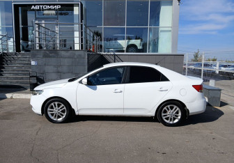 Подержанный автомобиль Kia Cerato Sedan 2011 года (8 фото)