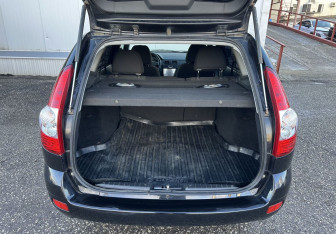 Подержанный автомобиль LADA (ВАЗ) Priora Wagon 2010 года (13 фото)