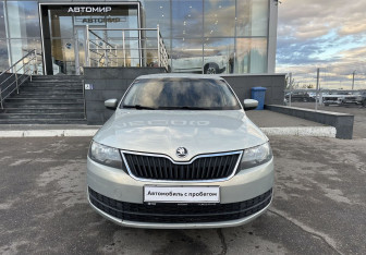 Подержанный автомобиль Skoda Rapid Wagon 2014 года (2 фото)