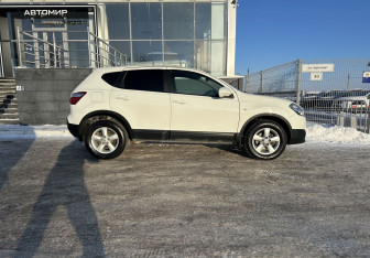 Подержанный автомобиль Nissan Qashqai 2012 года (4 фото)