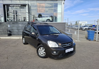 Подержанный автомобиль Kia Carens 2010 года (3 фото)