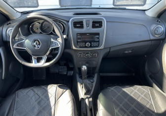 Подержанный автомобиль Renault Sandero 2020 года (10 фото)
