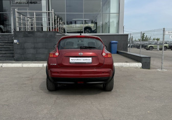 Подержанный автомобиль Nissan Juke 2013 года (6 фото)