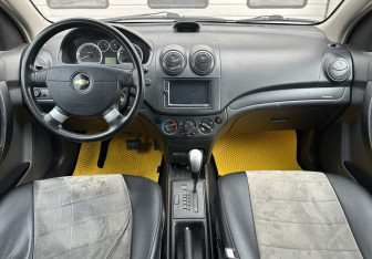 Подержанный автомобиль Chevrolet Aveo Hatchback 2009 года (10 фото)