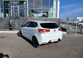 Подержанный автомобиль Kia Rio Hatchback 2016 года (7 фото)